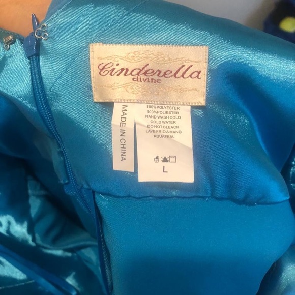 Dresses - Picture 12 of 16